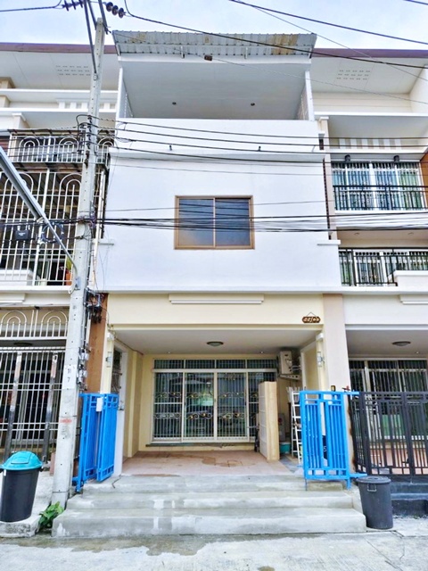 ม.สาทร-กัลปพฤกษ์ กำนันแม้น เอกชัย 9-15 เช่า-ขายทาวน์โฮมหรู 3 ชั้น 24 ตร.วา. 274 ตร.ม. สวย 17,998B-M.รพ.บางมด3 1.1 กม. 3 นอน 4 น้ำ  ขาย 4.49 ลบ. บิ๊กซี กัลปพฤกษ์ 500 MRT ภาษีเจริญ 2.6 กม. เหมาะทำธุรกิจ ออฟฟิศ ขายออนไลน์ หรืออยู่อาศัย รร.นานาชาติบริติชโคลัมเบีย 500 ม. เดินทางสะดวก ถ. KamnanMaen 9-15  Sathorn-Kanlapaphruek Road. MRT Phasi Charoen 2.6 km.For rent/sale luxury 3-story townhome 24 sq.wa. 274 sq.m beautiful 17,999 B-M Bangmod Hospital 3 1.1 km. 3 bed 4 bath  selling for 4.49 million baht Suitable for business office online sales or residence British Columbia International School 500 m. convenient transportat