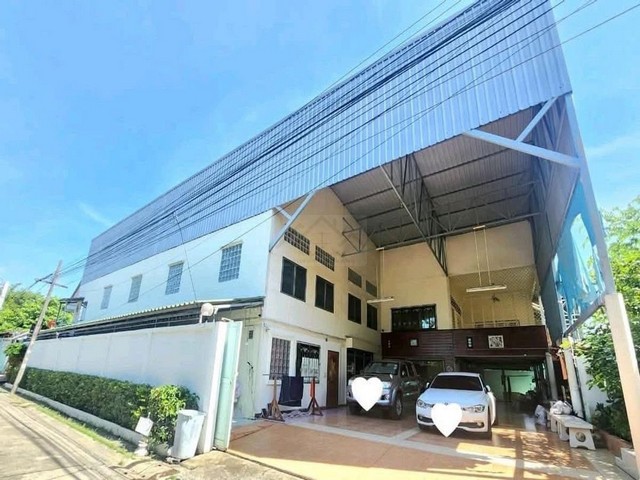 ให้เช่าโกดังอเนกประสงค์ 200 ตรว. 1,176 ตร.ม. นาคนิวาส ลาดพร้าว 71 เลียบด่วน ใกล้ Central Eastville, CDC เหมาะทำศูนย์กระจายสินค้า ออฟฟิศ สตูดิโอถ่ายงาน, ไลฟ์สด *** ราคาเช่า 99,000 บาท/เดือน (จากราคาปกติ 120,000 บาท)ติดต่อ:: คุณชยา โทร/ID Line:: 0942823961   Link Line:: https://line.me/ti/p/3xFA1An8Kcรหัส# T25-405โกดังอเนกประสงค์ นาคนิวาส ลาดพร้าว 71 เลียบด่วน ใกล้ Central Eastville, CDC  ห้องกว้างสวยมาก สามารถแบ่งทำงานได้หลายลักษณะงาน -- เนื้อที่ดิน 198 ตร.ว. -- พื้�