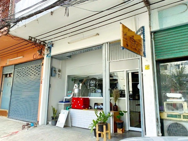 ร้านคาเฟ่ delivery MRTไฟฉาย 50ม. แม็คโคร จรัญสนิทวงศ์ 600ม. ให้เช่าพื้นที่ตึกแถวชั้น 1  เหมาะทำร้านสะดวกซัก รร.นานาชาติเคนซิงตัน 2.5 กม. 21 ตร.วา. 40 ตร.ม.  1 นอน 1 น้ำ รพ.ศิริราช 1.8 กม.11,998 B-M.ถ. จรัญสนิทวงศ์ cafe or delivery service. MRT FaiChai 50m. Makro Charansanitwong 600m. Ground floor shop space for rent suitable for a laundromat  Kensington International School 2.5 km. 21sq.wa. 40 sq.m. 1 bed 1 bath Siriraj Hospital 1.8 km. 11,998 B-M. Charansanitwong Rd. แยก-ไฟฉาย ถ.จรัญสนิทวงศ์ อิสรภาพ พรานนก แขวงบ้านช่างหล่อ เขตบางกอกน้อย กรุงเทพมหานคร 21ตร.วา. 4