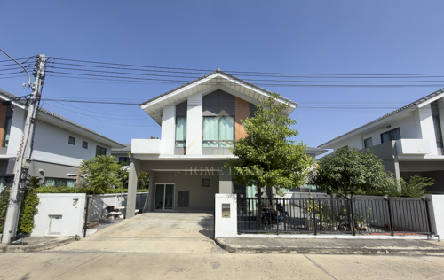 RHL098ให้เช่า บ้านเดี่ยว เพอร์เฟค พาร์ค ราชพฤกษ์ - ปทุมธานีที่ตั้ง : 98/119 ซอย10 ปทุมธานี-กรุงเทพฯ ตำบลบางเดื่อ อำเภอเมืองปทุมธานี จังหวัดปทุมธานี 12000รายละเอียด- เนื้อที่ 50.6 ตร.ว. พื้นที่ใช้สอย 120 ตร.ม - 3 ห้องนอน 2 ห้องน้ำ - 1 ห้องรับแขก 1 ห้องนั่งเล่น - 1ห้องครัว - 4 แอร์ 2 เครื่องทำน้ำอุ่น    - 2 ที่จอดรถ- หันหน้าทิศใต้- ประตูอัตโนมัติสถานที่ใกล้เคียง - บิ๊กซี- ไทวัสดุ- เทสโก้ โลตัส- โรบินส