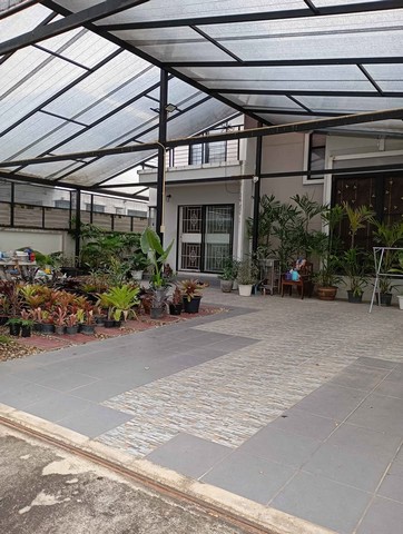 ขายด่วนบ้านเดี่ยว 2 ชั้น หมู่บ้านร่มรื่น อำเภอสันทราย จังหวัดเชียงใหม่ หลังมหาวิทยาลัยแม่โจ้เชียงใหม่#รายละเอียดและที่ตั้งทรัพย์-บ้านเดี่ยว 2 ชั้น เนื้อที่ 77 ตารางวา จำนวน 3 ห้องนอน 2 ห้องน้ำ ต่อเติมห้องเอนกประสงค์ ห้องใหญ่ ต่อเติมครัว ลานซักล้าง เทพื้นด้านหลัง มีหลังคา -ตั้งอยู่เลขที่ 191/1 หมู่ 8 หมู่บ้านร่มรื่น ตำบลหนองหาร อำเภอสันทราย จังหวัดเชียงใหม่-อยู่ด