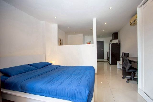 โซนนิมมาน ขาย 1.6 ล้าน 33.7 ตรม. #เวียงพิงค์ แมนชั่น คอนโดทำเลทอง ราคาดี #เฟอร์นิเจอร์ครบ พร้อมอยู่! ใจกลางเมืองเชียงใหม่ เดินทางสะดวก #ใกล้เมญ่า #ถนนนิมมานเหมินทร์ เหมาะทั้งอยู่อาศัยและลงทุนปล่อยเช่ารายละเอียดห้องพื้นที่ใช้สอย 33.70 ตร.ม.ห้องสตูดิโอ 1 ห้องน้ำชั้น 3พื้นที่นั่งเล่น + มุมรับประทานอาหารครัวพร้อมใช้งาน(ตู้เย็น / เตาไฟฟ้า / เครื่องดูดควัน)เครื่องปรับอากาศ�