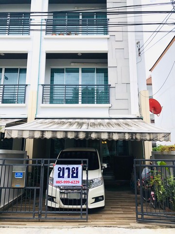 ขายทาวน์โฮม 3ชั้น บ้านกลางเมือง S-Sense ซ.ศรีนครินทร์46/1 ตกแต่งสวยงามพร้อมเข้าอยู่รายละเอียด :ทาว์โฮม 3ชั้น เนื้อที่ 20 ตารางวาบ้านหลังมุม หน้าบ้านหันหน้าทิศเหนือ หน้าบ้านไม่ตรงใคร3 ห้องนอน3 ห้องน้ำ1 ครัวพื้นที่รับประทานอาหาร พื้นที่รับรองแขก#ด้านหลังบ้านจุดซักล้างปูกระเบื้องพร้อมหลังคาเรียบร้อยชั้น1 : โซนรับแขก/รับประทานอาหาร built in 90% ห้องครัวbuilt in ตู้เก็บของและชั้�