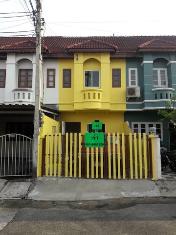 ให้เช่าทาวเฮ้าส์ 2 ชั้น หมู่บ้านกุลพันธ์ 4 ขนาด 19 ตรว. บ้านเปล่า ไม่มีเฟอร์นิเจอร์  ใกล้แมคโคร โลตัส บิ๊กซี เซเว่น รายละเอียดบ้าน•ทาวเฮ้าส์ 2 ชั้น หมู่บ้านกุลพันธ์ 4 ซอย1•บ้านเปล่า ไม่มีเฟอรฺนิเจอร์ •2 ห้องนอน 2 ห้องน้ำ•เนื้อที่ 19 ตร.ว.•จอดรถ 1 คันพิกัด : หมู่บ้านกุลพันธ์ 4 ต.แม่เหียะ อ.เมืองเชียงใหม่ จ.เชียงใหม่ราคาขเช่า 10,000 / เดือนมัดจำ 2 ล่วงหน้า 1 สัญญาขั้นต่ำ 1 ปี#รหัสทร�