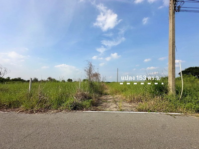 รหัสทรัพย์ : HL# 27455 (L084410)ขายที่ดินเปล่า เนื้อที่ 153 ตารางวา ซอยบึงบอน 3 ถนนเลียบคลอง 8 ตะวันออก ตำบลบึงบอน อำเภอหนองเสือ จังหวัดปทุมธานี 12170ขาย 994,500 บาท6,500 บาท/ ตารางวาที่ดินเปล่า 153 ตารางวา เข้า/ออกได้หลายเส้นทางเหมาะสร้างบ้านอยู่อาศัยหน้ากว้าง 22.75 เมตร ลึก 25 เมตรหันทิศตะวันตกถนนคอนกนัตหน้าที่ดินกว้าง 6 เมตรใกล้ถนนรังสิต-นครนายกวัดอัยยิการามสหการประมูลคลอง 8ม. เทคโนโลยี