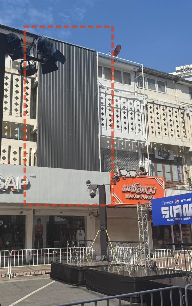 สนใจติดต่อLine:@909drdzh (มี @ ด้วยนะคะ)Tel : 065-597-4559พื้นที่ว่าง – สยามสแควร์ ซอย 3 (ชั้น 2/3/4)&nbsp;&nbsp;#สยามสแควร์ #ซอย3 #พื้นที่ว่าง #คลินิกความงาม #ทำเลนักช้อป กำลังซื้อสูง- อาคารอยู่ในโซนคนเดินเยอะ #ดำเนินธุรกิจต่อได้ทุกประเภท&nbsp;#เหมาะสำหรับทุกธุรกิจ เช่น- คลินิกความงาม- ธุรกิจสุขภาพ / เวลเนส- ร้านอาหาร- ร้านเสื้อผ้า- อาคารพาณิชย์ในสยามสแควร์ ซอย 3- พื้นที่ใช้งาน ชั้น 2 / 3 / 4- ขนาดรวมประมาณ 10