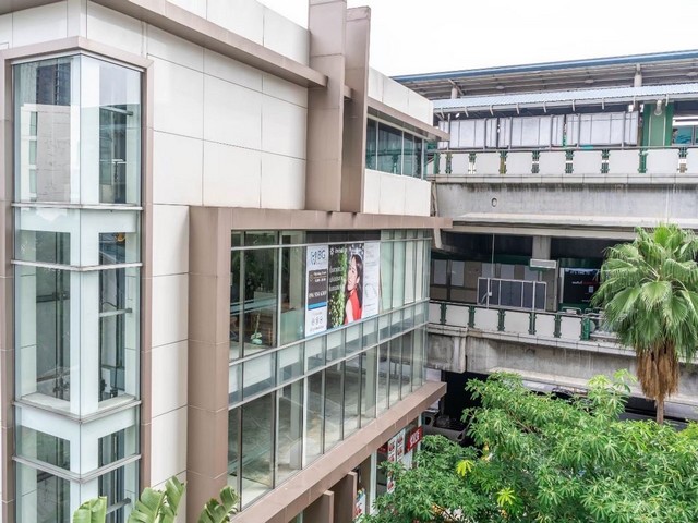 ให้เช่าพื้นที่อาคารพาณิชย์ ขนาด 5 ชั้น (ว่างชั้น 3 และ ชั้น 5) ขนาด 200 ตารางเมตร ติด BTS พระโขนง *** ราคาค่าเช่าเริ่มต้น 650 บาท/ตรม./เดือน ติดต่อ:: คุณชยา โทร/ID Line:: 0942823961   Link Line:: https://line.me/ti/p/3xFA1An8Kcรหัส# T25-912พื้นที่อาคารพาณิชย์ 5 ชั้น (ว่างชั้น 3 และ ชั้น 5)  ติด BTS พระโขนง-- ขนาดพื้นที่ 200 ตารางเมตร -- 5 ชั้น (ว่างชั้น 3 และ ชั้น 5)-- ตั้งอยู่ระหว่างสุขุมวิท 67-69 ใกล้ BTS พระโขนง-- สิ่งอำนวยความสะดวกครบครัน -- ที่จอ�