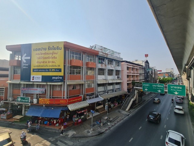 ขายที่ดิน 329 ตรว. พร้อมสิ่งปลูกสร้างอาคารพาณิชย์ แปลงมุมติดถนนใหญ่ ติด BTS รัชโยธิน *** ราคารวม 164,500,000 บาท [ 500,000 /ตรว.]ติดต่อ:: คุณชยา โทร/ID Line:: 0942823961   Link Line:: https://line.me/ti/p/3xFA1An8Kcรหัส# T25-911ที่ดินพร้อมสิ่งปลูกสร้างแปลงมุม ติดถนนใหญ่ ติด BTS รัชโยธิน - ปากซอยพหลโยธิน 35  - ที่ดินพร้อม สิ่งปลูกสร้าง อาคารพาณิชย์- เนื้อที่ 329 ตารางวา  - ด้านหลังอาคารเป็นที่ดินเปล่า - โรงจอดรถจอดรถได้ 3 คัน**หรือต้องการพ�