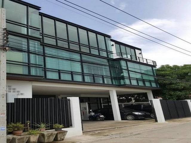 PB5935ขายอาคารสำนักงาน 3 ชั้น โกดัง โรงงานขนาดเล็ก SME สภาพสวยใหม่ ซอยลาดพร้าว 101 ใกล้วัดบึงทองหลางติดต่อ คุณปอ : 061 619 8565ID line: 061 619 8565แอดไลน์กดที่ลิงค์นี้ได้เลยครับ : https://line.me/ti/p/zu0mm-ozFXติดต่อ คุณบิว : 081 252 3279 ID line: 061 787 9691แอดไลน์กดที่ลิงค์นี้ได้เลยครับ : https://line.me/ti/p/SR5Ehdv_q-ราคา 17,000,000 บาท ปรับลดราคาจาก 19 ล้าน- ขายโกดัง โรงงานขนาดเล็ก SME มีอาคารสำนักงาน 3 ชั้น สภาพสวยใหม่ ลาดพร้าว 101- เนื้อที่ดิน 100 ตารางวา- ร