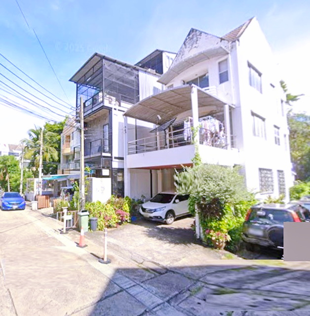 ประชาอุทิศ เหม่งจ๋าย ให้เช่าอาคารพาณิชย์ 3.5 ชั้น+ดาดฟ้า ลด50% เหลือ 24,998B-M.ถ.ศรีวรา 18 ตร.วา. 230 ตร.ม.  เดอะซีน ทาวน์ อิน ทาวน์ 300 ม.  MRTรามคำแหง 1.7 กม.  รร.นานาชาติสิงคโปร์กรุงเทพ 400 ม. เหมาะสำหรับออฟฟิศ หรือพักอาศัย  3 นอน 3 น้ำ เดอะมอลล์ รามคำแหง 1.8 กม. แหล่งช้อปปิ้ง เดินทางสะดวก เข้า-ออกได้หลายทาง  PrachaUthit Mengjai 3.5-story commercial building + rooftop for rent 50% discount 24,998B-M. only Sriwara Rd. 18sq.wa. 230sq.m. The Scene Town in Town 300m. MRT Ramkhamhaeng 1.7 km.   400 m. from Singapore Inter Sch. Bangkok. Suitable for off