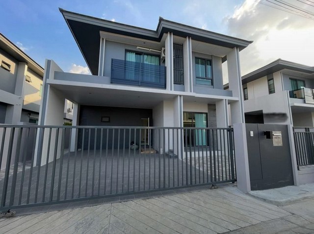 TEL:088-559 5199 คุณเอLine:https://line.me/ti/p/C0eGe0whLXบ้านเดี่ยว ภัททา อีเลเม้น (Patta Element) – บ้านให้เช่าค่าเช่า: 40,000 บาท/เดือนมัดจำ: 2 เดือนพื้นที่ใช้สอย: 250 ตร.ม.3 ห้องนอน 3 ห้องน้ำเฟอร์นิเจอร์ครบ พร้อมเข้าอยู่ส่วนกลาง:- คลับเฮาส์- สระว่ายน้ำ- ฟิตเนส- สวนส่วนกลาง- ระบบรักษาความปลอดภัยตลอด 24 ชั่วโมงถานที่ใกล้เคียง (โซนพัทยา–หนองปรือ)- โรงเรียนนานาชาติ Regents- มหาวิทยาลัยธรรมศาสตร์ พัทยา- ตลาดห้วยใหญ่ / ตลา�