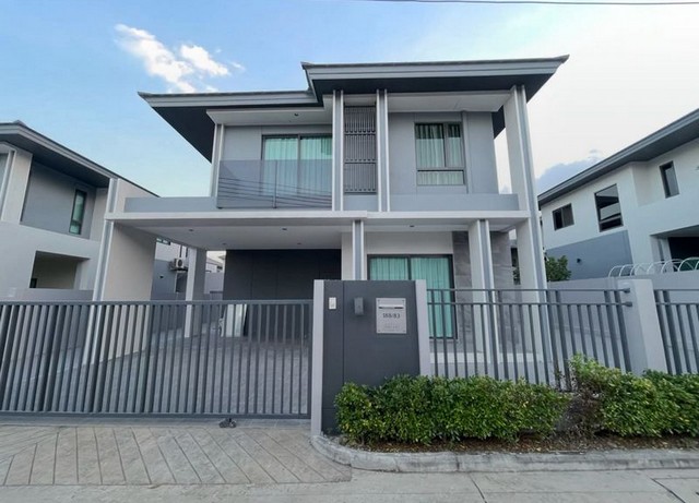 TEL:088-559 5199 คุณเอLine:https://line.me/ti/p/C0eGe0whLXบ้านเดี่ยว ภัททา อีเลเม้น (Patta Element) – บ้านให้เช่าค่าเช่า : 45,000 บาท/เดือนมัดจำ : 2 เดือนพื้นที่ใช้สอย: 250 ตร.ม.3 ห้องนอน 3 ห้องน้ำเฟอร์นิเจอร์ครบ พร้อมเข้าอยู่ส่วนกลาง:- คลับเฮาส์- สระว่ายน้ำ- ฟิตเนส- สวนส่วนกลาง- ระบบรักษาความปลอดภัยตลอด 24 ชั่วโมงถานที่ใกล้เคียง (โซนพัทยา–หนองปรือ)- โรงเรียนนานาชาติ Regents- มหาวิทยาลัยธรรมศาสตร์ พัทยา- ตลาดห้วยใหญ่ / ตลา