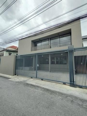 ให้เช่าบ้านเดี่ยว 2 ชั้น ย่านสุทธิสาร ลาดพร้าว รัชดา ห้วยขวาง เหมาะพักอาศัย หรือทำโฮมออฟฟิศ ใกล้ MRT สุทธิสาร และ MRT ภาวนาราคาเช่า 65,000 บาท / เดือน ( สัญญาขั้นต่ำ 3 ปี ประกัน 2 เดือน ล่วงหน้า 1 เดือน)ที่ตั้ง ถนนสุทธิสารวินิจฉัย ซอยพิบูลย์อุปถัมภ์ แขวงสามเสนนอก เขตห้วยขวาง กรุงเทพมหานคร 10310ติดต่อ : คุณภัสพงณ์ 0634098164Line : binkem22https://www.facebook.com/profile.php?id=61581484955548เนื้อที่ 51 ตารางวา จำนวน 2 ชั้น 4 ห้องน�