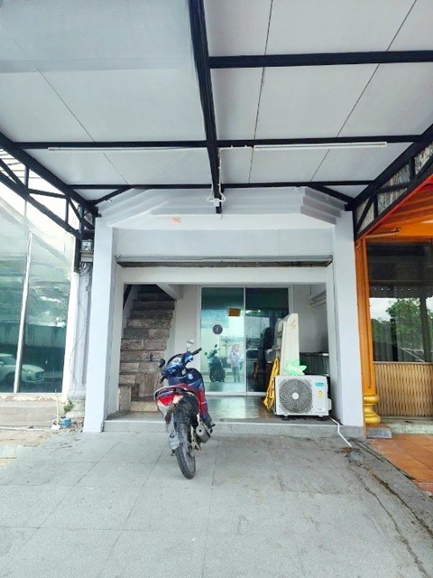 ม.ราชภัฏพระนคร 900ม. 4นอน ให้เช่าอาคารพาณิชย์ 4 ชั้น 20ตร.วา 320ตร.ม. 4น้ำ พร้อมเฟอร์ฯ แอร์  39,998 B-M. แหล่งช้อปปิ้ง เซ็นทรัล รามอินทรา 600 ม. เดินทางสะดวก ถ.รามอินทรา BTSวัดพระศรี 300ม. PhraNakhon Rajabhat University. 900m. BTS WatPhraSi 300m. 4-story commercial building for rent 20sq.wa. 320sq.m.  4bed 4bath fully furnished with air conditioning. 39,998 B-M. 600 m. from Central Ramintra shopping center. Convenient transportation.Ramintra Roadวัดพระศรีมหาธาตุวรมหาวิหาร  ถ.รามอินทราแขวงอนุสาวรีย์ เขตบางเขน กรุงเทพมหานคร20 ตร.วา 320 ตร.ม. 20 sq.wa. 320 sq.m.4 ห้องนอ�