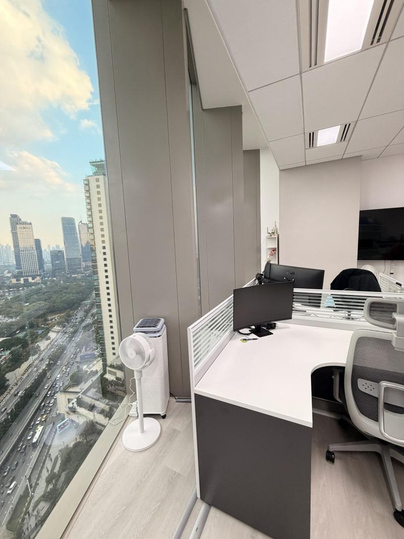 &nbsp;สนใจติดต่อ คุณทอมโทร 061-445-2479LineID : officeiwillเซ้งสัญญาเช่าเพียง 600,000 บ #มูลค่ากว่า 1.4 ล้าน #สีลม #ศาลาแดง- MRT สีลม/BTS ศาลาแดง #เดินได้ใน1นาที-Office ตกแต่งแล้วพร้อมเข้าอยู่&nbsp;&nbsp;*ค่าเช่าปัจจุบันได้เรทพิเศษ ตกเดือนละ 13x,000 บ&nbsp;- สะดวกเรื่องการเดินทาง ปลอดภัย หาของกินง่าย ประหยัดงบเริ่มต้นได้เยอะ&nbsp;สิ่งที่จะได้รับ- พื้นที่สำนักงาน 100 ตร.ม. พร้อมเข้าทำงานได้ทันที ()- สำนักงานอยู่ชั้นสูง วิว�