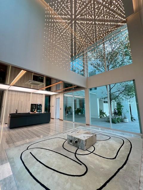 ขาย  ให้เช่าบ้านหรู 3 ชั้น มีลิฟต์ในบ้าน 4 ห้องนอน โครงการ VIVE เอกมัย-รามอินทรา ซอยโยธินพัฒนา 3 เลียบด่วน*** ราคาเช่า 400,000 บาท/เดือน ประกัน 2 เดือน ล่วงหน้า 1 เดือน สัญญาขั้นต่ำ 1 ปี*** ราคาขาย 119,000,000 บาทติดต่อ คุณช่อผกา 0616198565 LINE 0616198565หากไม่รับสาย รบกวนขอความกรุณาลูกค้า @line ทิ้งรูปและข้อมูลไว้นะคะhttps://line.me/ti/p/zu0mm-ozFXบ้านเดี่ยวสุดหรู 3 ชั้น โครงการ VIVE เอกมัย-รามอินทรา ถนนประดิษฐ์มนูธรรม ซอยโ�