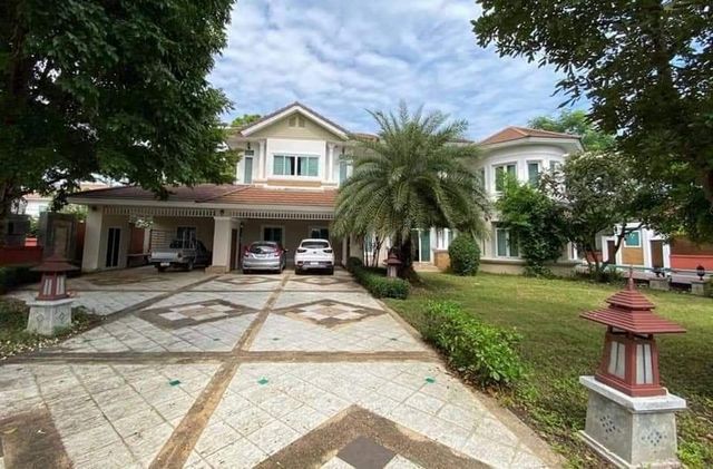 ลดราคาขาย 18 ล. เท่านั้น​ 303 ตรว. #โซนสันทราย #บ้านสวยพร้อมสระว่ายน้ำส่วนตัว #ใกล้มีโชคพลาซ่า​ #ใกล้ร้านโอ้กะจู๋​ #ใกล้เมืองเดินทางสะดวกสบาย​เนื้อที่ 303 ตรว.6 ห้องนอน7 ห้องน้ำสระว่ายน้ำยาว 25 เมตรขาย​เพียง​ 18 ล้าน รวม​โอน​เท่านั้น​สนใจ​นัด​ชม​สอบ​ถา​มโทร.086-9238951​/065-5306944​ Kimhttps://youtu.be/VO9lPYKg_bQอยากได้อสังหาโซนไหน สอบถามเข้ามาได้เลยm.me/northernlandchiangmai  ต้องการอสังหาแบบไหนที่ Northern Land Chiangmaiเรามีค�