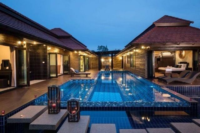 ขายราคาพิเศษ 17.8 ล​ เท่านั้น บ้านพูลวิลล่าชั้นเดียว 318 ตรว. #บ้านสวยสไตล์ล้านนาโมเดิร์น #เฟอร์นิเจอร์บิวท์อินครบ #ขายพร้อมผู้เช่ารับรายได้เดือนละ100,000 บาท (สัญญา 3 ปี)​เนื้อที่ 318 ตรว.พื้นที่ใช้สอย 684 ตรม.5 ห้องนอน 6 ห้องน้ำ ​เฟอร์นิเจอร์บิวท์อิน​ผ้าม่านชนิดกัน UV ทั้งหลัง ​พร้อมเครื่องใช้ไฟฟ้า สิ่งอำนวยความสะดวก​ติดตั้งแอร์ทุกห้อง ทั้งหมด 9​ ตัว​ประตูรั้วแบบรีโมท, ปร