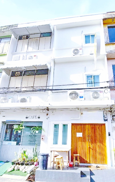 ตกแต่งพร้อมเฟอร์ฯครบ 4นอน ให้เช่าตึกแถวโฮสเทล 3 ชั้น 24 ตร.วา. 290 ตร.ม.  5 น้ำ นานาชาติ @RMUTP 1.6 กม. 41,999 B-M. ทำเลทอง แหล่งธุรกิจ ท่องเที่ยว ข้าวสาร 550ม. MRTสามยอด 1.57กม. อนุสาวรีย์ประชาธิปไตย เดินทางสะดวก MRTวัดมังกร 2.8 กม.fully furnished 4bed KhaoSan Rd. 550m. MRT SamYot 1.57km.  3-story shophouse for rent 24 sq.wa. 290 sq.m. 5bath MRT WatMangkon 2.8km. international student accommodation @RMUTP 1.6 km. 41,999 B-M. Prime location business and tourist area  Convenient transportation to Democracy Monumentสะพานผ่านฟ้าลีลาศถ.พระราม 8 ประชาธิปไตย สามเสนแขวงบ้านพานถม เข�