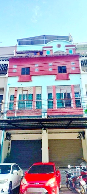 ให้เช่าอาคารพาณิชย์ 4.5 ชั้น 2 คูหา 25 ตร.ว. 420 ตร.ม. รพ.สินแพทย์รามอินทรา 300 ม. MRTคู้บอน 800ม. แม็คโคร รามอินทรา 200 ม. รีโนเวทใหม่ 8นอน 8 น้ำ  รร.เทคโนโลยีดุสิต 1.4 กม. ทำเลดี ร่มรื่น เหมาะทำออฟฟิศ ค้าขาย 15,998B-M. ไม่เปลี่ยว  เดินทางสะดวก เข้า-ออกได้หลายทาง ถ. นวมินทร์-รามอินทรา คู้บอนSinpattaya Ramintra Hospital 300m away. 4.5-story commercial building for rent 2units 25 sq.wa. 420 sq.m. MRT Khubon 800m. Makro Ramintra 200m. newly renovated 8 bed 8 bath 1.4 km. from Dusit Technological School Good location peaceful suitable for office or retail 15,998B-M. Convenient trans