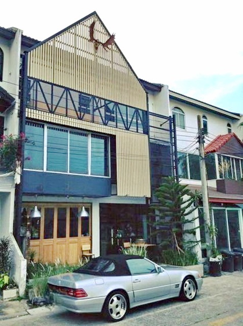 ร้านคราฟเบียร์ กรึ่มๆขึ้นรถไฟฟ้าอย่างปลอดภัย ให้เช่า-เซ้งอาคาร 3ชั้น 2คูหา ริมถนนแจ้งวัฒนะ  24 ตร.วา. 280 ตร.ม.  มีพื้นที่กว้าง อบอุ่น สไตล์นอร์ดิก ตกแต่งพร้อมดำเนินกิจการได้ทันที 27,999 B-M. เซ้ง 749,999บาทMRTแจ้งวัฒนะ14 140ม.  ม.ธุรกิจบัณฑิตย์ 2.5 กม. ย่านชุมชน การค้า ชาน แอท ดิ อเวนิว 600 ม.ผู้คนหนาแน่น เดินทางสะดวก ถ.แจ้งวัฒนะCraft beer shop Staying safe while intoxicated on the subway. MRT Chaengwattana14 140m. For rent/lease 3-story building 2 Units on Chaengwattana Road 24 sq.wa. 280 sq.m