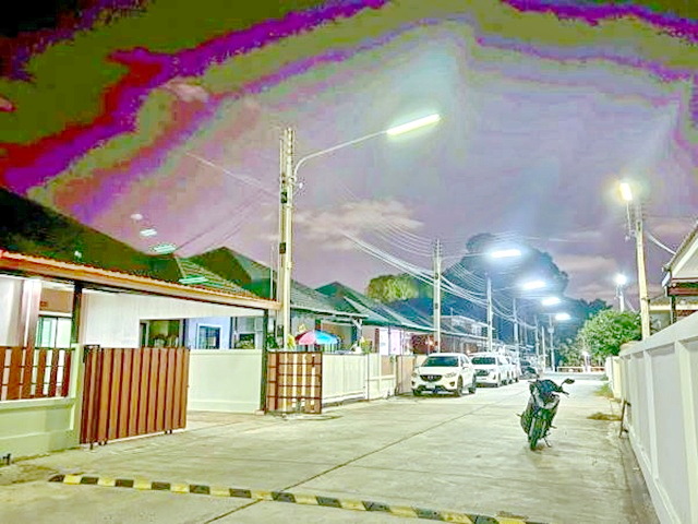 พร้อมเฟอร์ฯ 40 ตร.วา.162 ตร.ม.ให้เช่าบ้านแฝด เมืองระยอง ต.เนินพระวัดโขดหิน 2.1 กม.3 นอน 2 น้ำ รร.เซนต์โยเซฟระยอง 2.5 กม. เงียบสงบ เย็นสบาย เป็นส่วนตัวสูง 9,999 B-M. วิวทะเลระยอง 2.9 กม.แหล่งท่องเที่ยว อุทยานโขดปอ แยกเนินสำลี ถ.สุขุมวิทTambon NoenPhra WatKhodHin 2.1km. Twin house for rent in Rayong City fully furnished 40 sq.wa. 162 sq.m. 3 bed 2 bath St. Joseph Rayong School 2.5 km. Quiet cool and highly private. 9,999 B-M. Rayong sea view 2.9 km. Tourist attractions Khod Po National Park. Near Noen Samli Intersection Sukhumvit Road.แยกเนินสำลี ถ.สุขุมวิท กรอกยายชาต.เนินพ