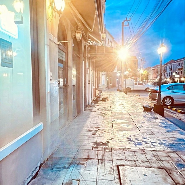 ทำเลดี ติดถนนใหญ่ เหมาะกับร้านเบเกอร์รี่ ไอศรีม MRT มัยลาภ 3.1 กม.ให้เช่า-ขายอาคารพาณิชย์ 3 ชั้นพร้อมเฟอร์ฯ 3 นอน 3 น้ำ 19 ตร.ว. 230 ตร.ม. ขาย 6.19 ลบ.รร.รัตนโกสินทร์สมโภชบางเขน 1 กม.ร้านกาแฟ เสริมสวย แหล่งช้อปปิ้ง เวนิส ดิ ไอริส 200 ม. 49,999 B-M.  แยก-วัชรพลMRT Maiyalap 3.1 km. 3-story commercial building for rent/sale fully furnished 3 bed 3 bath 19 sq.wa. 230 sq.m. Sale price 6.19 million THB. Rattanakosin Somphot Bangkhen School 1 km. Excellent location on main road suitable for bakery ice cream shop coffee shop beauty salon. Shopping area Venice Di Iris 200 m. 49,999 B-M. Wacharaphon Intersection. แยก-วัช�