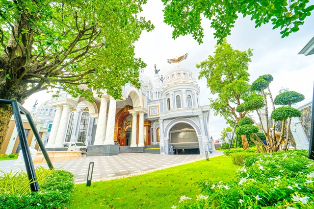 ถ.อักษะ พุทธมณฑลสาย3 14นาทีจากเซนทรัลปิ่นเกล้า ขายคฤหาสน์หรู 3ชั้น รวมชั้นใต้ดินจอดรถ super car 20คัน สไตล์ยุโรป บนที่ดินผืนใหญ่ 2ไร่ 70ตรว. ราคาขาย 249,99 ล้านบาท  เต็มพื้นที่ ศาลายา ม.มหิดล ม.กรุงเทพธนบุรี  2.1 กม.Aksa Road Phutthamonthon Sai3 14mins from Central Pinklao. A luxurious Sell 3-story mansion including a basement for parking 20 supercars in European style, on a large plot of land measuring 2 rai and 70sqwa. Salaya Mahidol University Bangkok Thonburi University are 2.1km away.ถนนอักษะ ทางคู่ขนานลอยฟ้าบรมราชชนนี มหาวิทยาลัยมหิดล ศาลายา เขต�