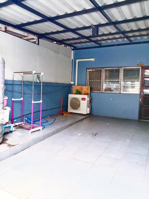 เลียบคลองสี่ ให้เช่า-ขายบ้านเดี่ยว รถไฟฟ้า BTS คูคต 4.8 กม. 20ตรว. 140ตรม. ลาดสวาย ลำลูกกา ตลาดเอซี คลองสี่ 2.1 กม. 6,999B-M 1.49ล้านnear LiabKlongSi For rent-sale: Detached house 4.8 km from BTS Khu Khot station. 20 sq.wa., 140 sqm. Lad Sawai, Lam Luk Ka. 2.1 km from AC Market, Klong Si. 6,999 THB/month. 1.49 million THB.ตำบลลาดสวาย อำเภอลำลูกกา จังหวัดปทุมธานีเนื้อที่ 20 ตารางวาบ้าน 2 ห้องนอน 2 ห้องน้ำมีผู้เช่าอยู่ ค่าเช่า 7,000 บาทต่อเดือนเดินทางสะดวก เข้าออกถนนลำลูกกาได้ง่ายจุดเด่นเหมาะอยู่อาศัยแล