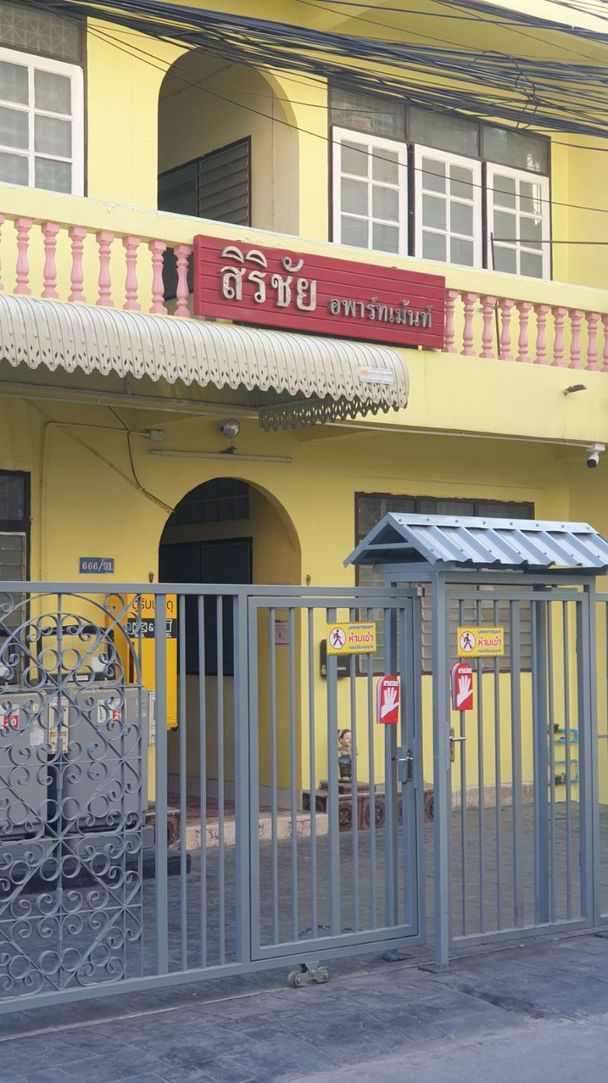 ให้เช่า สิริชัยอพาร์ทเม้นท์ พหลฯ 69 ใกล้ BTS สถานีสายหยุด ม.ศรีปทุม ที่ตั้ง : แขวงอนุสาวรีย์ เขตบางเขน จังหวัดกรุงเทพมหานคร 10220ขนาดพื้นที่ใช้สอย : 24 ตารางเมตรรายละเอียดอพาร์ทเม้นท์ 3 ชั้น  Wifi พร้อมเฟอร์ เคบิ้ลทีวี ห้องน้ำในตัวห้องน้ำในตัว มีระเบียง มีเครื่องซักผ้ายอดเหรียญบริการ ให้เช่า-1 ห้องนอน-1 ห้องน้ำสถานที่ใกล้เคียง -BTS สายหยุด, -BTS พหลโยธิน 59-ม.เกริก-ม.นอร์ทกรุงเท�