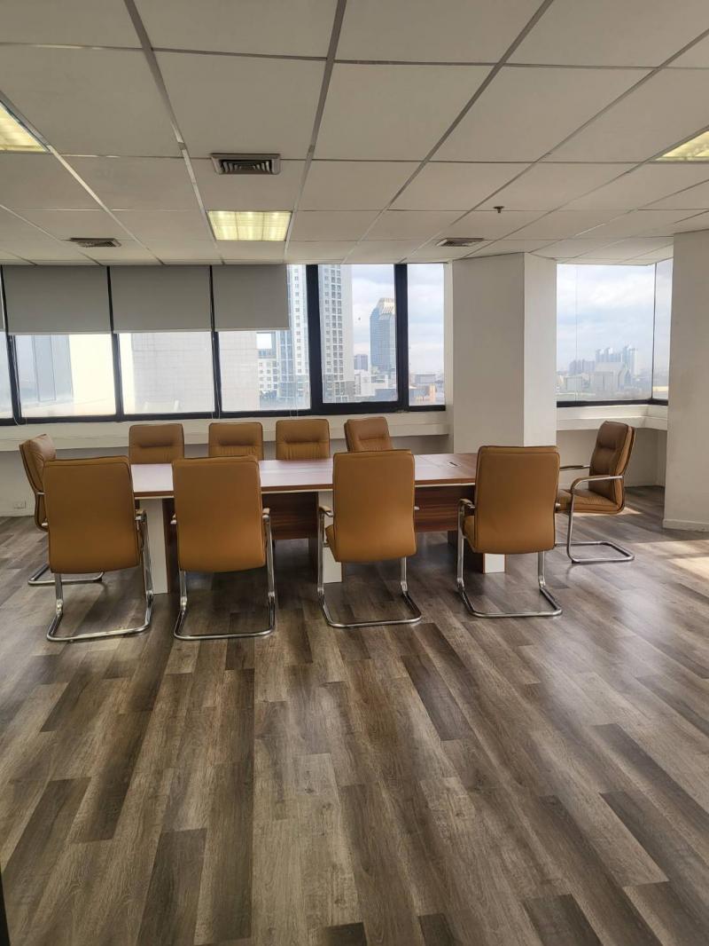 ขายพื้นที่สำนักงาน 375 ตรม. อาคารชำนาญเพ็ญชาติ พระราม 9 ชั้น 10 ใกล้ MRT พระราม 9  *** ราคาขาย 34 ล้านบาท*** ราคาเช่า 168,997.5 บาท/เดือน ( 450 /ตรม. ยังไม่รวม VAT) ติดต่อ:: คุณชยา โทร/ID Line:: 0942823961   Link Line:: https://line.me/ti/p/3xFA1An8Kcรหัส# TO717 อาคารชำนาญเพ็ญชาติ พระราม 9 ใกล้ MRT พระราม 9  พื้นที่สำนักงาน 375.55 ตารางเมตร ชั้น 10ค่าส่วนกลางประมาณ 17,500 บาท/เดือน ค่าไฟจ่ายจริงตามการไฟฟ้า ค่าน้ำ 18 บาท/หน่อย ที่จอดรถ 3-4 คัน สามารถเช่าเพิ�