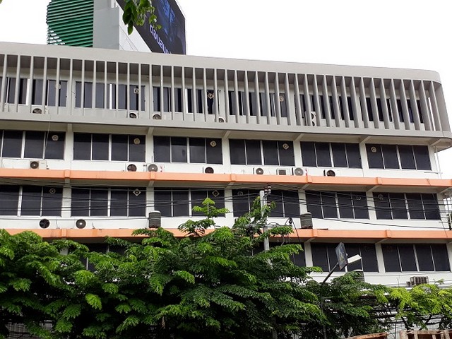 ออฟฟิศให้เช่าราคาถูก พหลโยธิน จตุจักร อาคารศรีสุข  รถไฟฟ้าบีทีเอสสถานีพหลโยธิน จอมพล เขตจตุจักร ขนาดพื้นที่ให้เช่าเริ่ม 30  ตรม.ขึ้นไป    O2,512,59O9,  O84,543,4833ดูข้อมูลอาคารอื่นที่ www.irentoffice.com และยินดีรับฝากขาย-เช่าสำนักงานค่าประกันการเช่า    3    เดือนค่าเช่าล่วงหน้า      1    เดือนสัญญาการเช่าสำนักงาน3ปีขนาดพื้นที่ให้เช่า30ตารางเมตรขึ้นไป  ขนาดพื้นที่และค่าใช้จ่ายต่างๆ อาจมีการ�