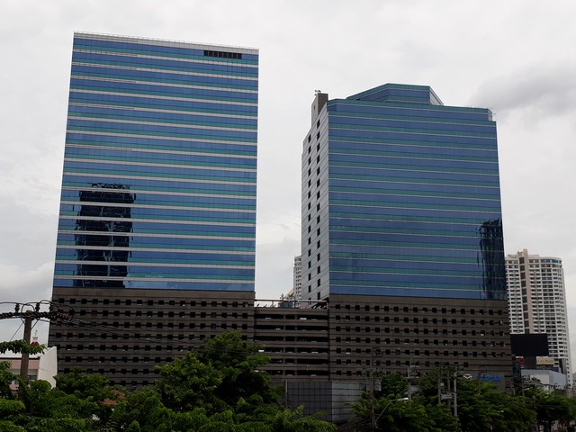 ออฟฟิศให้เช่าพหลโยธิน จตุจักร ลาดพร้าว  อาคารรสา ทาวเวอร์  รถไฟฟ้าบีทีเอสสถานีพหลโยธิน  จตุจักร เขตจตุจักรขนาดพื้นที่ให้เช่าเริ่ม 100  ตรม.ขึ้นไป    O2,512,59O9,  O84,543,4833ดูข้อมูลอาคารอื่นที่ www.irentoffice.com ยินดีรับฝากขาย-เช่าสำนักงานค่าประกันการเช่า    3    เดือนค่าเช่าล่วงหน้า      1    เดือนสัญญาการเช่าสำนักงาน3ปีขนาดพื้นที่ให้เช่า100 ตารางเมตรขึ้นไป  ขนาดพื้นที่และค่าใช้จ่ายต่างๆ อา