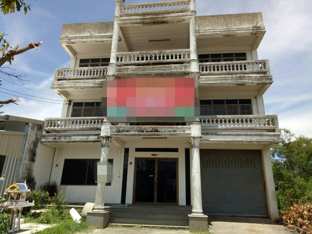  รหัสทรัพย์ (Code ID) :  PM-NSMEK0056  ราคา   4,794,000 บาท (ราคาต่อรองได้) ▸ เนื้อที่   129.20 ตร.ว (1 งาน / 29.20 ตร.ว) พื้นที่ใช้สอย - ตารางเมตร   ▸ - ห้องนอน - ห้องน้ำ           ▸ 1 ที่จอดรถ   อาคารพาณิชย์หันไปทางทิศ   พิกัดทรัพย์ :  https://maps.app.goo.gl/XcWnjSmd9q78uUocA  สถานที่ใกล้เคียง ▸ใกล้วัดศรีโลหะราษฎร์บำรุง ▸ใกล้ตลาดนางลอย (ตลาดเก่าท่าม่วง) ▸ใกล้โลตัส โก เฟรช ซูเปอร์มาร์เก็ต ท่าม่วง ▸ใกล้ตลาดเทศบาลท่าม่วง  สอบถามเพิ่มเติม / นั