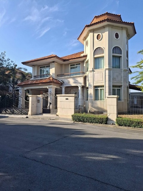 ให้เช่าบ้านเดี่ยวหลังใหญ่ 150 ตรว. 4 ห้องนอน หมู่บ้านกรีนเนอรี่ วิลล์ รามคำแหง Greenery Ville สไตล์โมเดิร์นคลาสสิค ตรงข้าม รพ.เกษมราษฎร์*** ราคาเช่า 100,000 บาท/เดือน ติดต่อ:: คุณชยา โทร/ID Line:: 0942823961   Link Line:: https://line.me/ti/p/3xFA1An8Kcรหัส# T25-927บ้านเดี่ยวหลังใหญ่ หมู่บ้านกรีนเนอรี่ วิลล์ รามคำแหง Greenery Ville สไตล์โมเดิร์นคลาสสิค ตรงข้าม รพ.เกษมราษฎร์- เนื้อที่ 150 ตารางวา - พื้นที่ใช้สอย 340 ตารางเมตร- 4 ห้องนอน (ห้องน