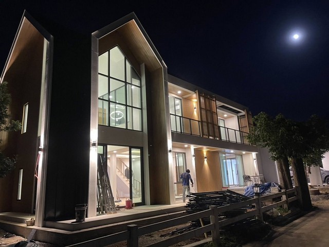 ขายบ้านพลูวิลล่า เขาใหญ่ บ้านใหม่ พร้อมสระว่ายน้ำราคา 13.9 ล้านบาทบ้านพลูวิลล่าทำเลเขาใหญ่ เหมาะสำหรับพักอาศัย บ้านตากอากาศ หรือทำพูลวิลล่าปล่อยเช่าบรรยากาศเงียบสงบ ใกล้ธรรมชาติรายละเอียดบ้าน • บ้านใหม่ • ขนาดพื้นที่ใช้สอยรวม 300 ตารางเมตร • 4 ห้องนอน • 6 ห้องน้ำ • 1 ห้องโถงขนาดใหญ่ • สระว่ายน้ำส่วนตัว 1 สระที่ตั้งตำบลโป่งตาลองอำเภอปากช่องจังหวัดนครราชสีมาส�