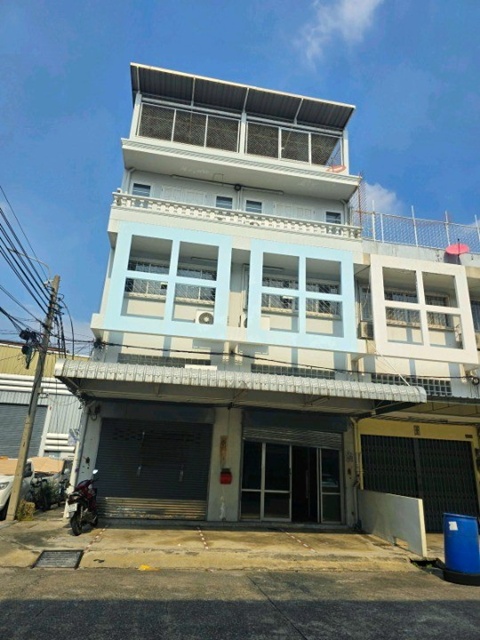 สาทร เจริญราษฏร์ พระราม3 21-25 ให้เช่า อาคารพาณิชย์ 3.5 ชั้น 2 คูหา+โกดัง 2 ชั้นหลังมุม  68 ตร.ว. 674 ตร.ม พร้อมหลังคาดาดฟ้า 78,999 B-M. รร.นานาชาติคิงส์คอลเลจ 2.6 กม.ทำเลทอง แหล่งธุรกิจ พระราม 3  BTS สะพานตากสิน 2.6กม.เหมาะสำหรับสำนักงาน  ครัวกลาง โกดัง หรือโชว์รูม ขาย 19.9 ลบ. เซ็นทรัล พระราม 3 3 กม. ใกล้ถนนใหญ่  เดินทางสะดวกSathorn, Charoen Rat Rama III 21-25 BTS Saphan Taksin 2.6km. For Sale/Rent 3.5-story commercial building 2 units + 2-story corner warehouse 68 sq.wa. 674 sq.m. with rooftop 78,999 B-M. King’s College I