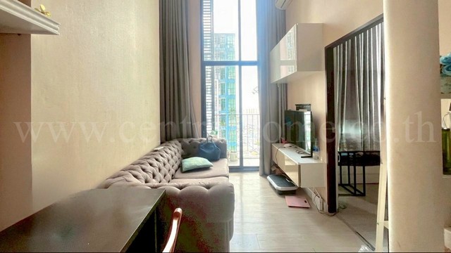 รหัสทรัพย์ 5953คอนโด โครงการ เดอะ สกาย สุขุมวิทที่ตั้ง :&nbsp;ถนนสุขุมวิท แขวงบางนา เขตบางนา กรุงเทพมหานคร 10260รายละเอียดทรัพย์- คอนโดสูง 22 ชั้น ห้องอยู่ชั้น 18&nbsp;อาคาร BUILDING E ( C2 ) ขนาดห้อง 42.35 ตารางเมตร&nbsp;- 2&nbsp;ห้องนอน, 1 ห้องน้ำ, 1 ห้องนั่งเล่น พร้อมเคาน์เตอร์ครัว- แอร์ 1 เครื่อง, เครื่องทำน้ำอุ่น, ทีวี, ตู้เย็น- เตียง+ที่นอน 2&nbsp;ชุด, ตู้เสื้อผ้า, โซฟา- เหมาะแก่การซื้อลงทุนและพักอยู่อาศ�