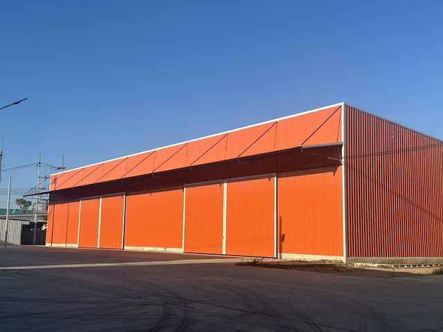 BST993 ให้เช่าโกดังและโรงงาน ทำเลบ้านโพธิ์ จังหวัดฉะเชิงเทรา ติดถนนใหญ่ ทำเลดี น้ำไม่ท่วมแน่นอน เหมาะสำหรับธุรกิจคลังสินค้า โรงงานขนาดย่อม ศูนย์กระจายสินค้า และธุรกิจโลจิสติกส์ติดต่อ Agent คุณบัวโทร 093 646 4597LINE ID Bua093เริ่มต้นเพียง 20000 บาทต่อเดือนโกดังตั้งอยู่ในทำเลศักยภาพ ใกล้ชลบุรี มอเตอร์เวย์ และนิคมอุตสาหกรรมแหลมฉบัง การเดินทางสะดวก รองรับรถเทลเลอร์และตู้คอนเ�