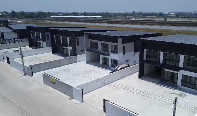 BST992 ให้เช่าโรงงานพร้อมสำนักงานและที่พักอาศัย รวมถึงที่ดินพร้อมสร้าง ขนาดตั้งแต่ 370 ถึง 4000 ตารางเมตร ตั้งอยู่ในทำเลศักยภาพย่านบางบัวทอง นนทบุรี และลาดหลุมแก้ว ปทุมธานี ใกล้ถนนกาญจนาภิเษก เหมาะสำหรับธุรกิจอุตสาหกรรม คลังสินค้า และโลจิสติกส์ติดต่อผู้ดูแลทรัพย์คุณบัวโทร 093 646 4597LINE ID Bua093ขนาดที่พร้อมเช่า ราคาเช่าโรงงานขนาด 370 ตารางเมตร 45000 บาทต่อเดือนทรัพย์ตั้งอย�