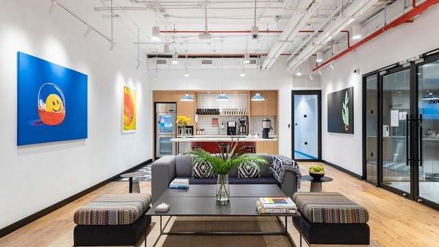 ออฟฟิศตกแต่งพร้อมใช้ สุขุมวิท  เอกมัย  อาคารทีวัน (T-ONE) พนักงาน 1 ท่านขึ้นไป  BTS เอกมัย โทร 025125909,  084-543-4833 ดูข้อมูลอาคารอื่นที่ www.irentoffice.com ยินดีรับฝากขาย-เช่าสำนักงาน- รองรับพนักงานตั้งแต่ 1 ท่านขึ้นไป ราคาค่าเช่าประมาณ 9,000 บาทขึ้นไป- มีอุปกรณ์สำนักงานครบทั้งโต๊ะ เก้าอี้ ตู้เก็บเอกสาร พร้อมใช้- ระบบอินเตอร์เน็ต และ wifi ตลอดระยะเวลาทำงาน- มีพนักงานต้อนรับ คอยรับโทรศัพท์ รับจด