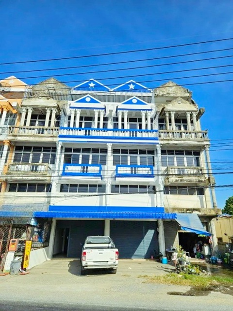 รพ.สามพราน 5.1 กม.นครปฐม ถ.เพชรเกษม ตลาดนัดเปโตร 1.4กม. ให้เช่าตึกแถว 5ชั้น 2คูหา 43ตร.วา. 700ตร.ม. รร.วัดท่าข้าม 1.5 กม. 5นอน 5 น้ำ ตกแต่งสวย ติดถนนใหญ่ 24,998B-M. Phetkasem Road Petro Market 1.4km. 5-story shophouse for rent 2units 43sq.wa. 700sq.m. WatThaKham Sch 1.5km. 5bed 5bath beautifully decorated on main road 24,998B-M. SamPhran Hospital 5.1km.  NakhonPathomถ.เพชรเกษม โยธาธิการ 2037  ตำบล ท่าข้าม อำเภอสามพราน นครปฐม  43ตร.วา. 700ตร.ม. 43sq.wa. 700sq.m. 5 ห้องนอน5 ห้องน้ำ2 ที่จอดรถสถานที่ใกล้เคียง :รพ.สามพราน 5.1 กม.รพ.สต.ท่าข้าม 300 ม.ซี