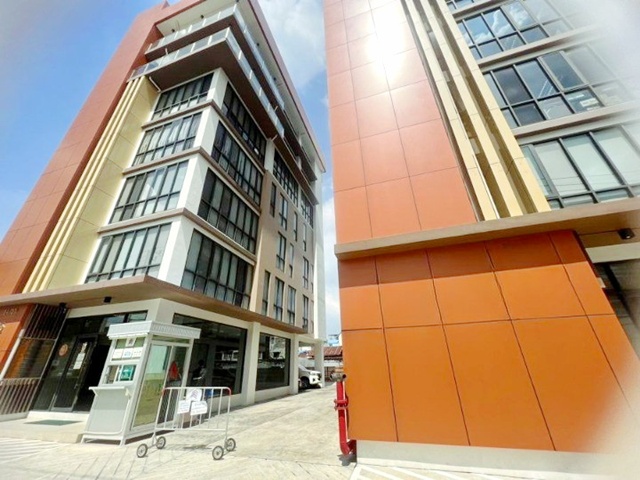 สาทร BTS สะพานตากสิน 1.6 กม.ให้เช่าสำนักงาน 7 ชั้น เจริญราษฎร์ แบ่งให้เช่าแยกเป็นชั้นๆ 115ตร.ม. 29 ตร.วา. รร.นานาชาติโชรส์เบอรี กรุงเทพฯ 1.4 กม. ย่านสาทร พระราม 3 ทำเลดี ขนส่งสะดวก  เหมาะสำหรับธุรกิจใหม่ SME  2 น้ำ 1 นอน 34,998 B-M. วนิลามูน 700 ม. ถ. เจริญราษฎร์ วี เค บิว ดิ้ง7-story office building for rent CharoenRat Sathorn-Rama3  BTS Saphan Taksin 1.6 km.divided into individual floors of 115 sq.m. 29 sq.wa. Shrewsbury International School Bangkok 1.4 km. area prime location with convenient transportation ideal for new businesses and SMEs. 2 bath 1 bed 34,998B-M. Vanilla Moon 700 m Charoen Rat Rd.