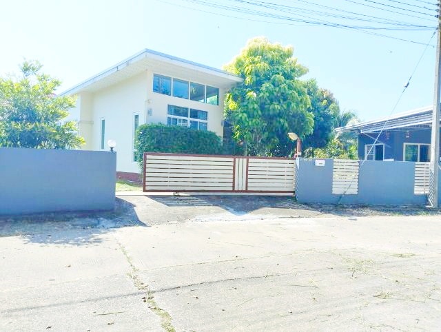 ร่มรื่น เป็นธรรมชาติ 66 ตร.วา.ปตท.ให้เช่าบ้านเดี่ยวสไตล์โมเดิร์นชั้นเดียว ดอยสะเก็ด 2.8 กม.264 ตร.ม. 3 นอน 3 น้ำพร้อมเฟอร์ฯ 24,999 B-M.รร.นานาชาติเชียงใหม่ CIS 5.0 กม.ทำเลสงบ เป็นส่วนตัวใกล้เมือง  ตลาดดอยสะเก็ด 3.0 กม. เดินทางสะดวก ถ.เชียงใหม่-ดอยสะเก็ด DoiSaket market 3.0 km. Single-story modern house for rent 66 sq.wa. 264 sq.m. surrounded by nature 3 bed 3 bath Near Chiang Mai International School CIS 5.0 km Fully furnished 24,999  B-M. Quiet and private location close to the city and  Convenient access via Chiang Mai-Doi Saket Road.แยกแม่กวง-ป่าตอง ถ.เชียงใหม่