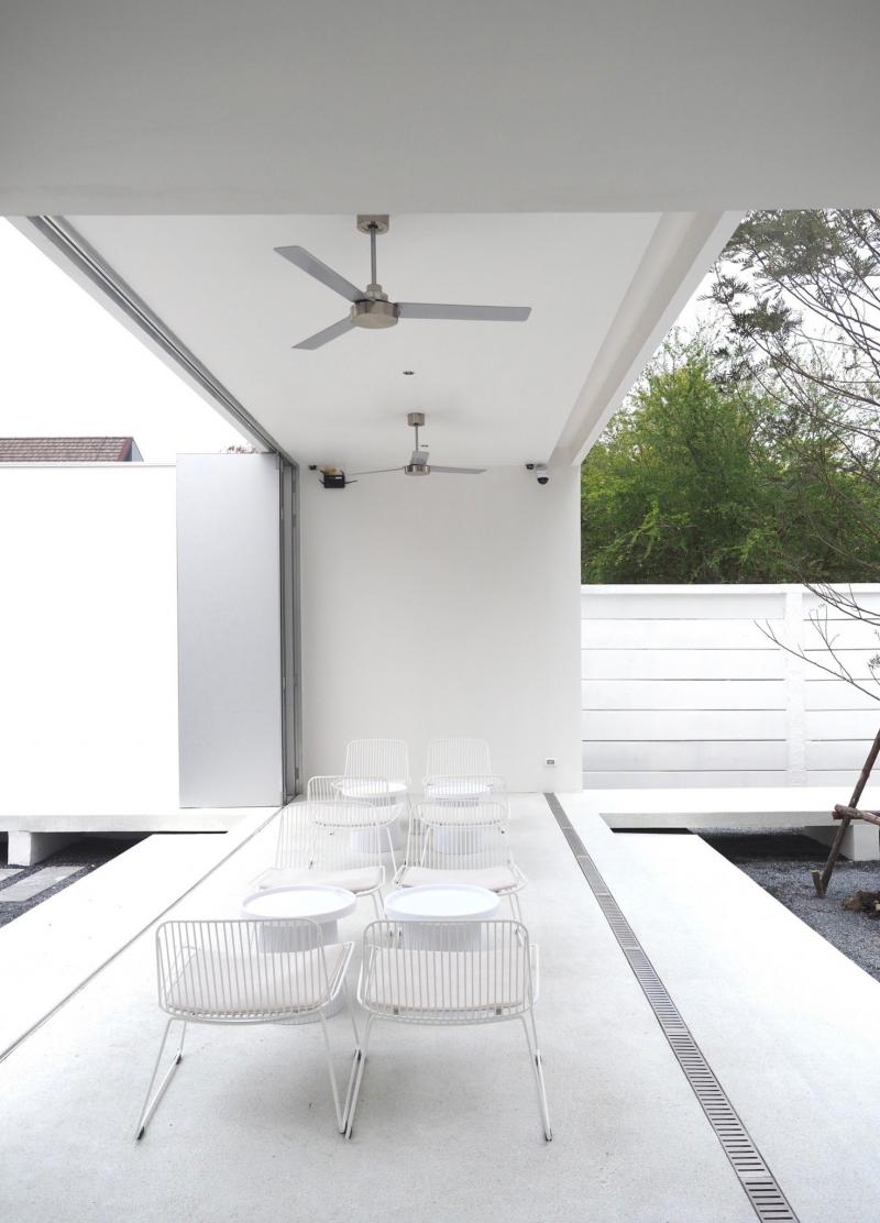 &nbsp;ติดต่อสอบถาม / นัดดูร้านTel: 086-946-6666Line: finnyyyประกาศเซ้ง/เช่า คาเฟ่ & Brunch&nbsp; #บางนา #ซอยราชวินิตบางแก้ว&nbsp;Café โทนขาว Minimalist ร้านสว่าง โปร่ง- มีพื้นที่นั่งทั้ง Indoor / Outdoor #มีที่จอดรถ- มีกำไรทุกเดือน ชื่อเสียงดี มีลูกค้าประจำ- โซนที่อยู่อาศัยระดับรายได้สูง- ในซอยมีหมู่บ้านหรูมากกว่า 10 หมู่บ้าน- ใกล้โรงเรียนนานาชาติหลายแห่ง- ติดร้านก๋วยเตี๋ยวเจ้าดัง คนเดินผ่าน รถผ่านตลอด- ลูกค้าแน