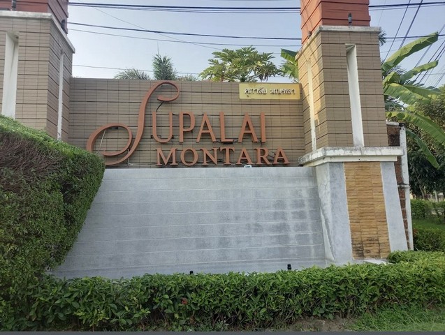 ขายบ้านเดี่ยว หมู่บ้านศุภาลัยมณฑลา พุทธมณฑล สาย 1    เขตตลิ่งชัน แขวงฉิมพลี กรุงเทพมหานคร ที่ตั้ง : พุทธมณฑลสาย 1 ถนนเพชรเกษม เขตตลิ่งชัน แขวงฉิมพลี กรุงเทพมหานคร 10170https://maps.app.goo.gl/LD97zmzCndEEomsY6?g_st=com.google.maps.preview.copyขนาดที่ดิน :117 ตารางวา ขนาดพื้นที่ใช้สอย :221  ตารางเมตรรายละเอียดภายใน - 5 ห้องนอน- 4 ห้องน้ำ- 2 ห้องรับแขก - 6 เครื่องปรับอากาศ- ครัวต่อเติมหลังบ้านตอกเข็มแน่นหนา แยกจากโครงสร้าง�