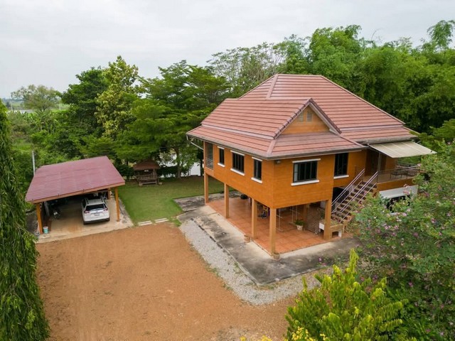 บ้านริมน้ำ บรรยากาศดีเจ้าของขายเอง 2 ไร่ 2 งาน 59 ตารางวา  ชัยนาทที่ตั้ง :  อ.หันคา จ. ชัยนาทขนาดพื้นที่ :  2 ไร่ 2 งาน 59 ตารางวา รายละเอียดบ้านมรดก ริมน้ำ บรรยากาศดี ใต้ถุนโล่ง บ้านปูนทั้งหลังตกแต่งด้วยไม้เชอร่า หลังคากันความร้อน 3 ชั้น ติดแอร์ทุกห้องมีทั้งครัวไทยและครัวเย็น ท่าลงตลิ่งถมสูง เสริมคอนกรีตทำเขื่อนอย่างดี แถมปลูกหญ้าแฝก น้ำไม่ท่วม2 ห้องนอน 3 ห้องน้ำ 2 ห�