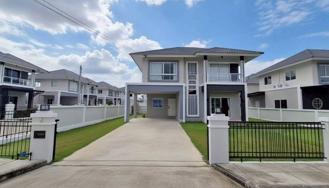 ขายบ้านหรู พร้อมอยู่ 3.79 ล้าน #กาญจน์กนกวิลล์14 #สันกำแพง #แปลงมุม #บ้านสร้างใหม่ ต่อเติมครบ พร้อมเฟอร์นิเจอร์ Built-in ทั้งหลัง #หิ้วกระเป๋าเข้าอยู่ได้ทันที!ที่ดินใหญ่ 79.8 ตร.ว.3 ห้องนอน | 3 ห้องน้ำ2 ที่จอดรถ จุดเด่น & ของแถมกว่า 10 รายการแอร์ 5 เครื่องทีวี 2 เครื่องตู้เย็นเครื่องทำน้ำอุ่น 3 ตัวเคาน์เตอร์ครัว Built-in + ฮูดดูดควันเฟอร์นิเจอร์ครบชุดทำเลดี ใกล้ร้านค้า / ตลาดสด / ถนนหล�