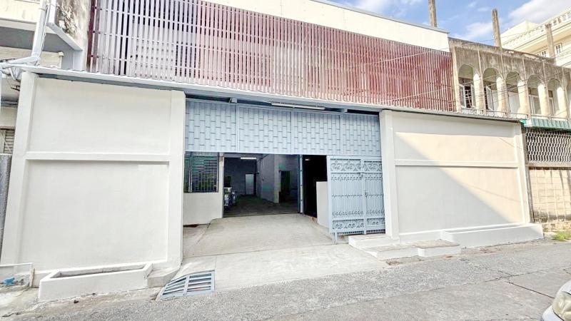 BTSเจริญนคร 450 ม. ไอคอนสยาม 500ม. ขาย-เช่าโกดัง พร้อมออฟฟิศ 450 ตร.ม. 80ตร.วา. 68,998B-M. รร.นานาชาติไพโอเนียร์ 1.3 กม.คลองสาน ซ.เจริญรัถ ใจกลางเมือง เหมาะกับศูนย์กระจายสินค้า  ฟังก์ชันครบ ตอบโจทย์ทุกธุรกิจ 3 ออฟฟิศ 2 น้ำ ขาย 7.99 ลบ.ตลาดวงเวียนใหญ่ 1.3 กม.แหล่งชุมชน หาของกินง่าย เดินทางสะดวก  แยก-ลาดหญ้าBTS CharoenNakhon 450m Warehouse with office IconSiam 500m.  for sale-rent 450sq.m. 80sq.wa. 68,998B-M. Pioneer International School 1.3 km. Khlong San Soi Charoen Rat Central location ideal for distribution center. Fully functional suitable