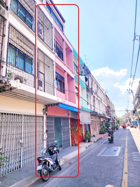 6นอน 2น้ำ อาคารพาณิชย์ให้เช่า 4 ชั้น เซ็นทรัล พระราม3 550ม. เทอร์มินอล 21 พระราม 3 2.7กม. สาธุประดิษฐ์28-38 19,999B-M ยานนาวา ทำเลศักยภาพ ถนนสาทร 4.5 กม. สะพานภูมิพล 2.7 กม.6 bedrooms, Central Rama 3 550m Terminal21 Rama3 2.7km. 2 bathrooms. 4-story commercial building for rent, Sathu Pradit 28-38 19,999 THB/month Yannawa. Prime location 4.5km from Sathorn Road 2.7km from Bhumibol Bridge.ซ.สาธุประดิษฐ์28-38 ช่องนนทรี ยานนาวา กรุงเทพฯ 10120 เหมาะสำหรับสำนักงาน บริษัท คลินิก สถาบันการศึกษา หรืออยู่อาศัยแบบโฮมออฟฟิศ เดินทางสะดวก �